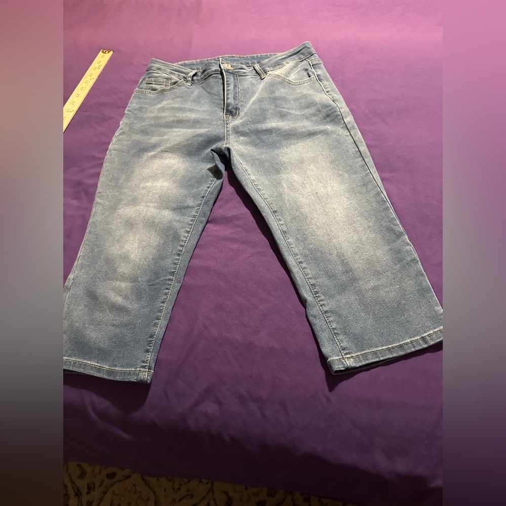 Women's Blue Jeans Capris‎